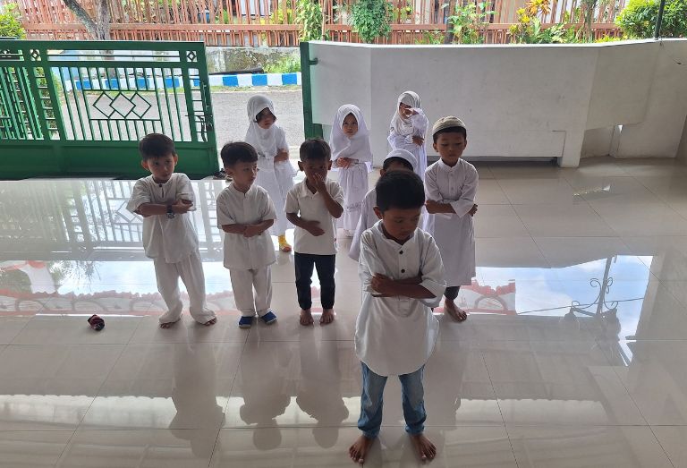 adab mendidik anak dalam Islam ketika berada dalam masjid