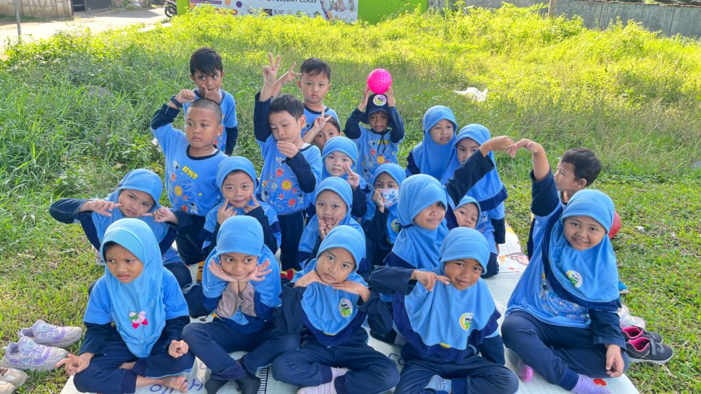 kegiatan bilingual praktik bahasa inggris tk internasional di malang