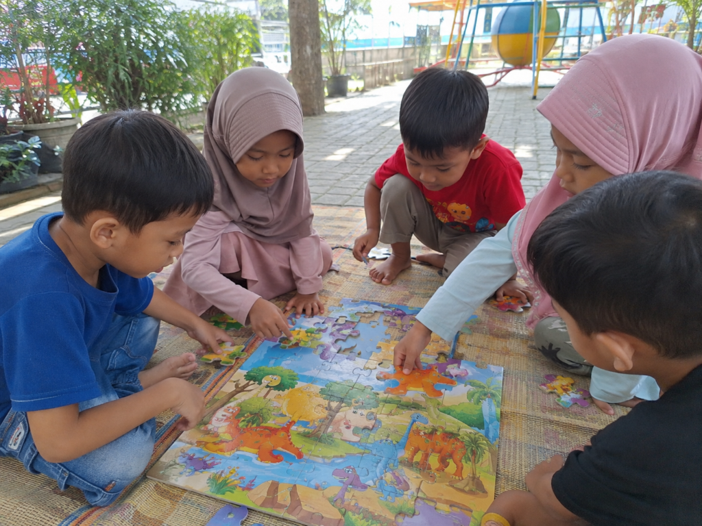 bermain puzzle