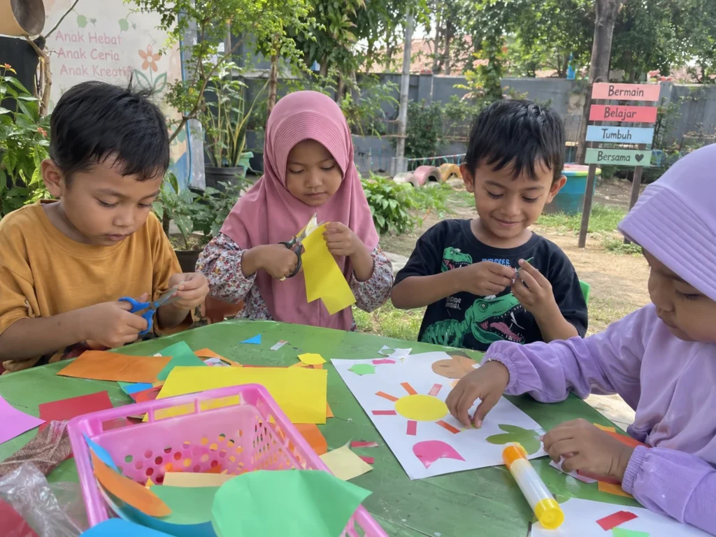 perkembangan motorik halus anak usia 5-6 tahun
